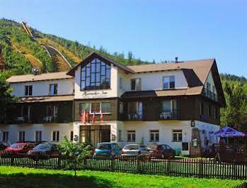 Отель Hotel Harrachov Inn Гаррахов
