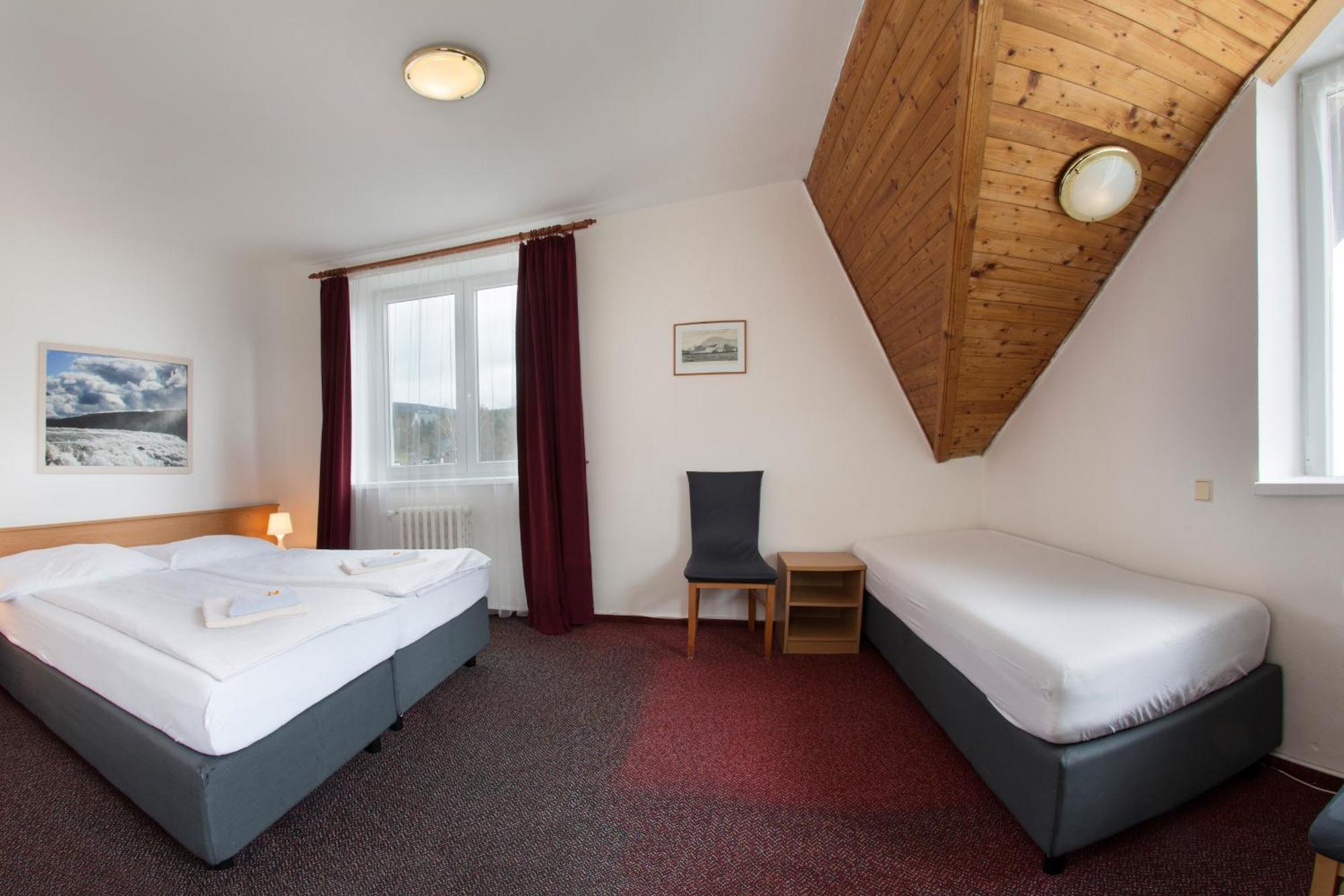 Hotel Harrachov Inn Отель 3*
